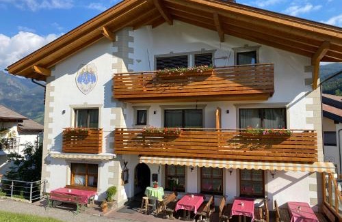 Chiusa Hotel | Cozy Gasthaus St. Valentin: Pet-Friendly with Breakfast