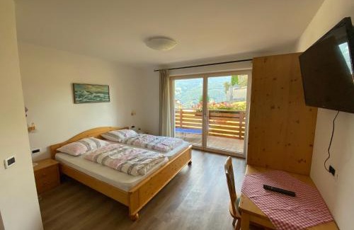 Chiusa Hotel | Cozy Gasthaus St. Valentin: Pet-Friendly with Breakfast