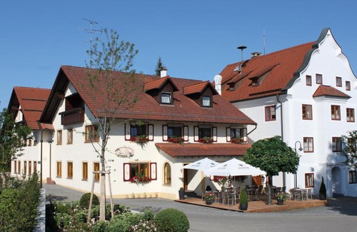 Rot an der Rot House | Cozy Gasthaus und Pension Zur Linde with Breakfast Included