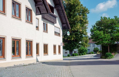 Rot an der Rot House | Cozy Gasthaus und Pension Zur Linde with Breakfast Included