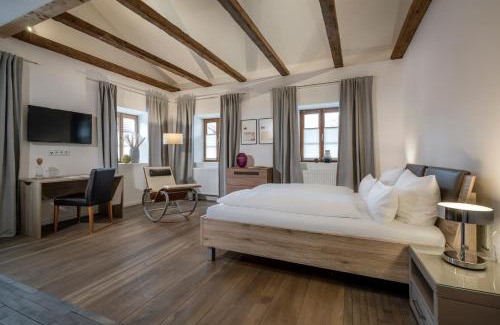 Fridolfing Hotel | Pet-Friendly Gasthaus Unterwirt with Top Guest Ratings