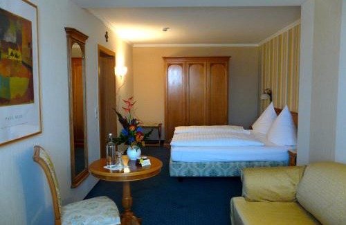 Oberwesel House | Top-Rated Gasthaus Weingut Stahl: Pet-Friendly Retreat