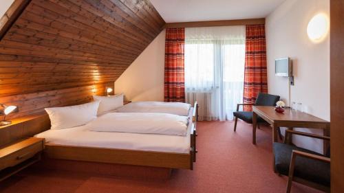 Gutach House | Pet-Friendly Gasthaus zum Hirsch with Family Amenities