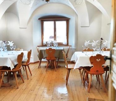 Saas im Prattigau Hotel | Cozy Gasthaus zum Rathaus with Family-Friendly Dining