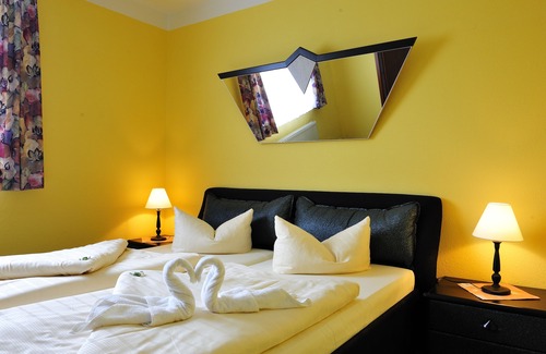 Lubstorf House | Discover Gasthaus Zum Rethberg: Family-Friendly Escape