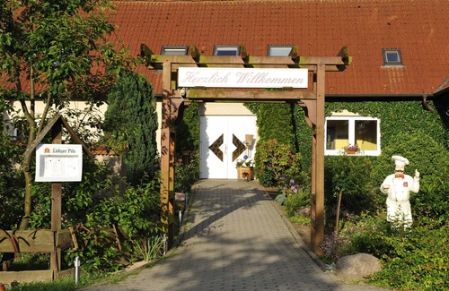Lubstorf House | Discover Gasthaus Zum Rethberg: Family-Friendly Escape