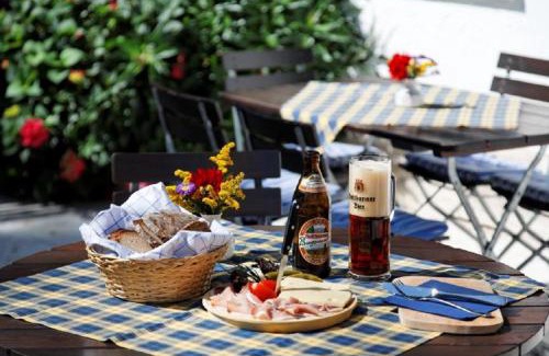 Neureichenau Hotel | Comfortable Stay at Gasthaus "Zur Einkehr" with Dining & Pets