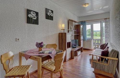 Neureichenau Hotel | Comfortable Stay at Gasthaus "Zur Einkehr" with Dining & Pets