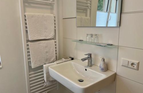 Obersimonswald House | Cozy Gasthaus Zur Erle: Family-Friendly with Restaurant & Breakfast