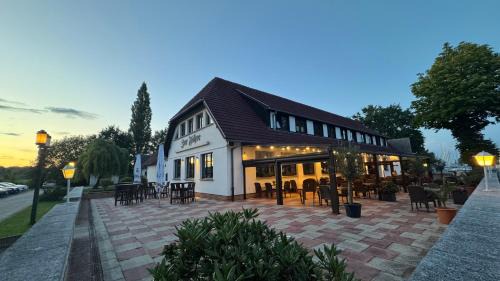 Greifswald Hotel | Discover Gasthaus Zur Fähre: Oceanfront Escape with Dining