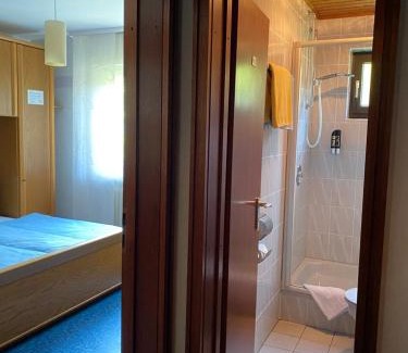Graevenwiesbach House | Delightful Stay at Gasthaus "Zur frischen Quelle" - 9.2 Rated