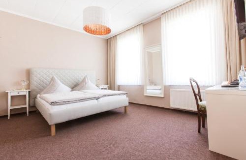 Braunweiler Hotel | Cozy Gasthaus zur Linde: Family-Friendly with Hot Tub