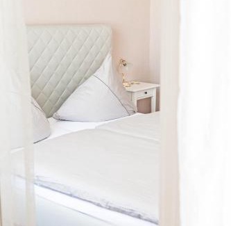 Braunweiler Hotel | Cozy Gasthaus zur Linde: Family-Friendly with Hot Tub