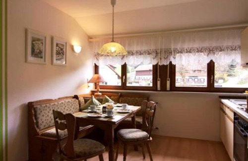 Oberharmersbach Hotel | Discover Gasthaus Zur Linde: Pet-Friendly Retreat with Dining