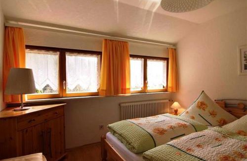 Oberharmersbach Hotel | Discover Gasthaus Zur Linde: Pet-Friendly Retreat with Dining