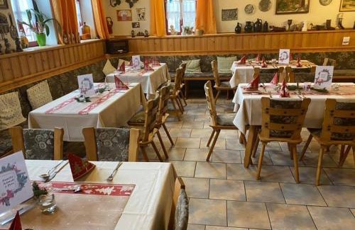 Bad Langensalza Hotel | Family-Friendly Gasthaus Zur Weintraube with Pet Amenities