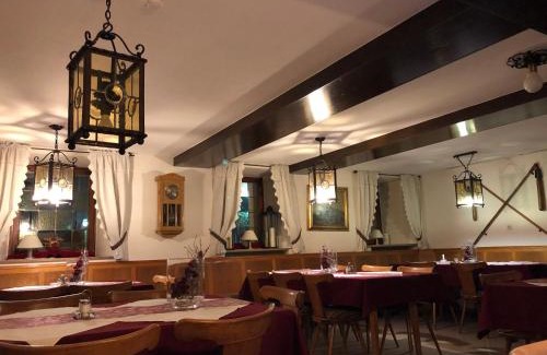 Schillingsfuerst Hotel | Inviting Gasthof Adler - Guest Rated 9/10 with Restaurant