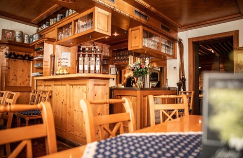 Ziemetshausen Hotel | Discover Gasthof Adler: Family-Friendly Retreat with Dining