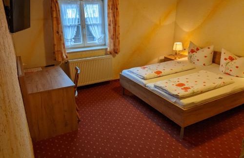 Zusmarshausen House | Inviting Gasthof Adler: Pool, Restaurant & Family-Friendly