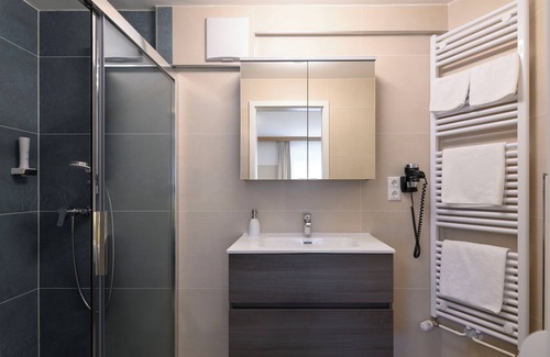 Russbach am Pass Gschuett Hotel | Discover Gasthof Waldwirt: Spa, Family-Friendly Retreat