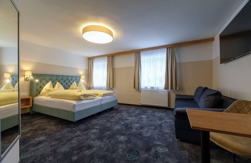 Russbach am Pass Gschuett Hotel | Discover Gasthof Waldwirt: Spa, Family-Friendly Retreat