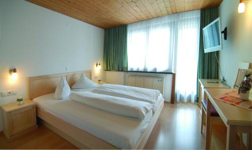 Nueziders House | Comfortable Stay at Gasthof Bad Sonnenberg - Pet Friendly