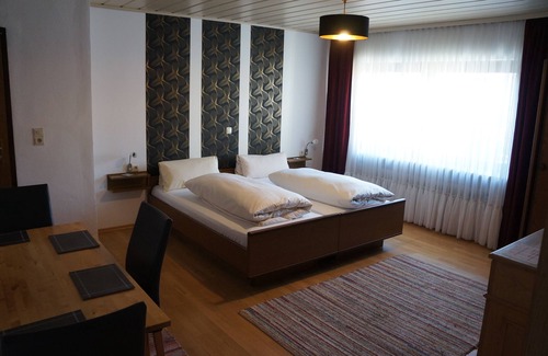 Elsendorf House | Discover Gasthof Bauer: Family-Friendly with Delicious Dining