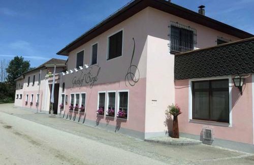 Hurm Hotel | Pet-Friendly Stay at Gasthof Birgl with Breakfast Included