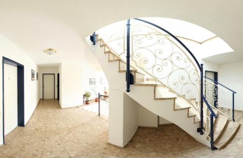 Gundersdorf Hotel | Pet-Friendly Gasthof & Buschenschank Windisch Awaits You