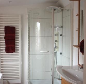 Rothenburg ob der Tauber Hotel | Discover Gasthof zum Grünen Baum: Pet-Friendly Retreat