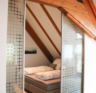 Rothenburg ob der Tauber Hotel | Discover Gasthof zum Grünen Baum: Pet-Friendly Retreat