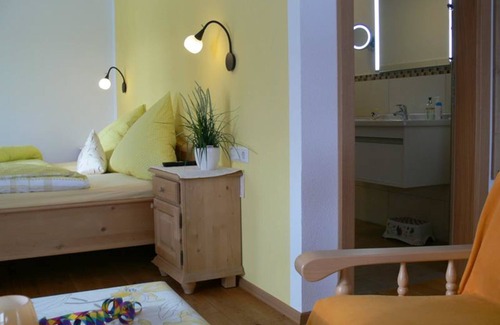 Haidgau House | Cozy Gasthof Engel: Family-Friendly with Restaurant & Breakfast