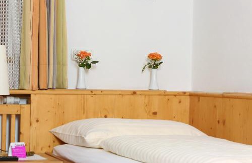 Gmunden House | Discover Gasthof Engelhof: Guest-Favorite with Breakfast