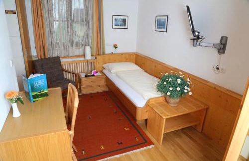 Gmunden House | Discover Gasthof Engelhof: Guest-Favorite with Breakfast