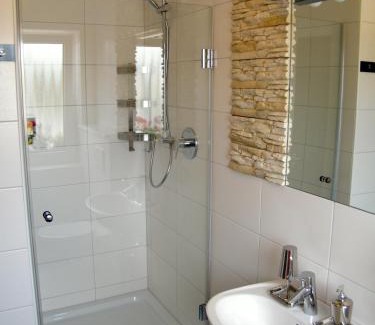 Straubing House | Pet-Friendly Gasthof Falter: Family-Approved Retreat Awaits