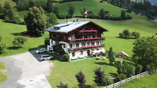 Wald im Pinzgau Bed & Breakfast | Welcoming Gasthof Finkenhof: Rated 8.8, Pet Friendly Stay