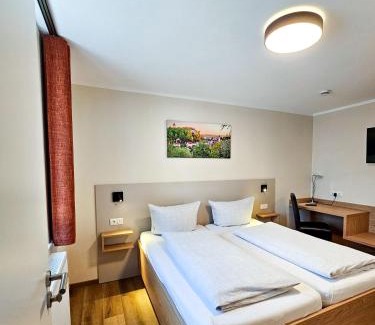 Worth an der Donau Hotel | Discover Gasthof Geier: Pet & Child Friendly Retreat