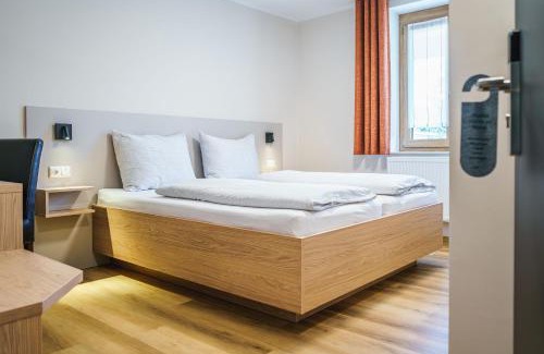 Worth an der Donau Hotel | Discover Gasthof Geier: Pet & Child Friendly Retreat