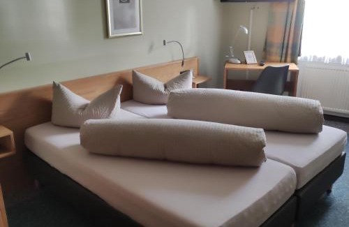 Selbitz House | Budget-Friendly Gasthof Goldene Krone with Pet Friendly Perks