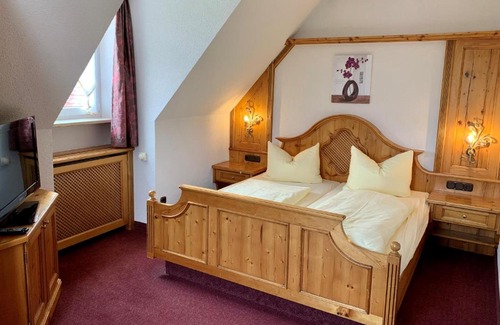 Furstenfeldbruck District Hotel | Gasthof Hartl Zum Unterwirt: Pet-Friendly Retreat Awaits