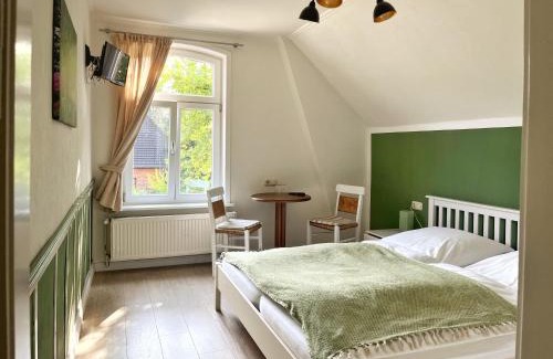 Undeloh House | Cozy Gasthof Heidelust Pension: Pet Friendly & Family Ready