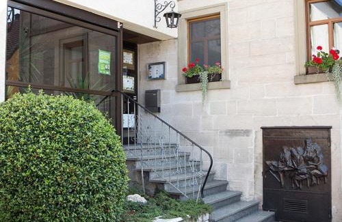 Untersteinbach House | Discover Gasthof Hirschenbräu Michel: Pet-Friendly Retreat