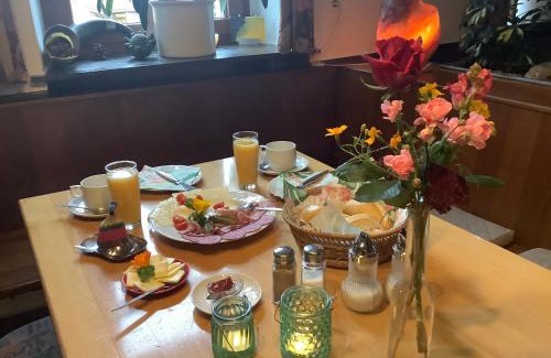 Untersteinbach House | Discover Gasthof Hirschenbräu Michel: Pet-Friendly Retreat