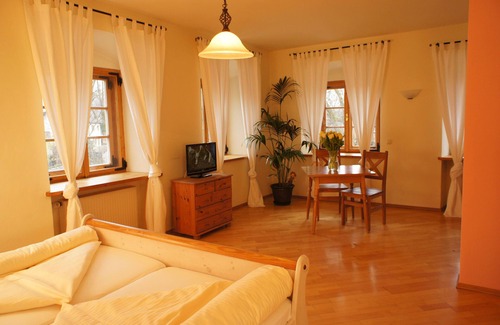 Herrsching am Ammersee Hotel | Top-Rated Gasthof Hotel zur Post with Family-Friendly Amenities