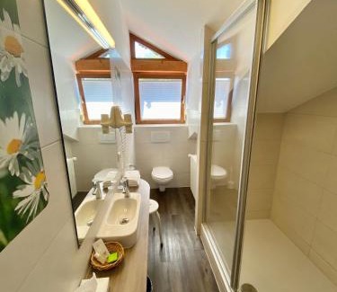 Rosenheim House | Discover Gasthof-Hotel Höhensteiger: Family-Friendly Retreat