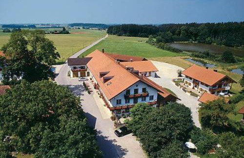 Aufhofen Hotel | Discover Comfort at Gasthof & Hotel Jägerwirt - Pet Friendly Stay