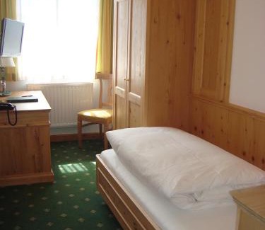 Aufhofen Hotel | Discover Comfort at Gasthof & Hotel Jägerwirt - Pet Friendly Stay
