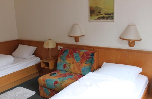 Heppenheim House | Pet-Friendly Gasthof Jäger with Breakfast & Restaurant Access