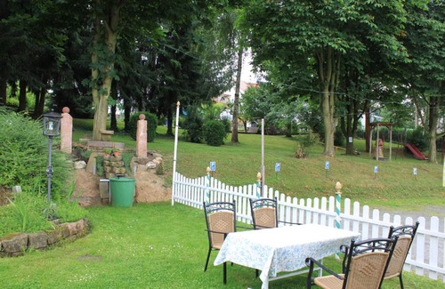 Heppenheim House | Pet-Friendly Gasthof Jäger with Breakfast & Restaurant Access