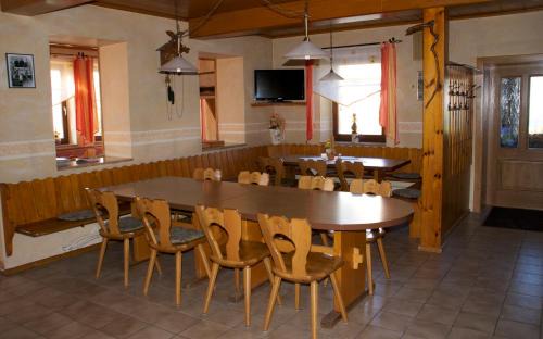 Schwend House | Guest-Rated Gasthof Jägerheim with Family-Friendly Dining